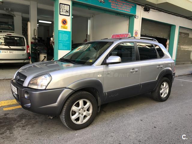 El bote con tapa hermética para la gasolina el aluminio o el acero