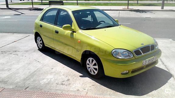 Corre la gasolina del depósito en el depósito uaz la hogaza