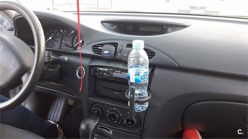 Como verter la gasolina sin boca