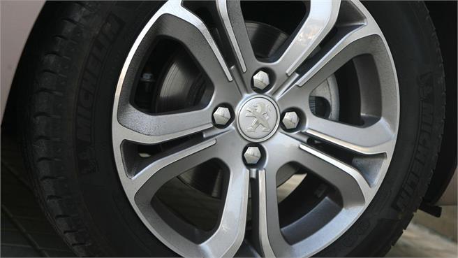 Peugeot 208 1.6 e-HDI 92 CV