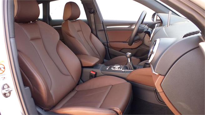 Audi A3 Sportback - Seat León