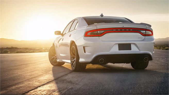 Dodge Charger SRT Hellcat a 327 km/h