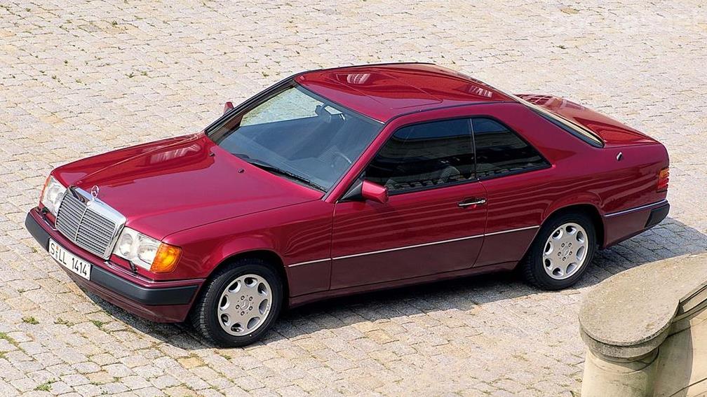 Mercedes-Benz 300 CE: 30° aniversario