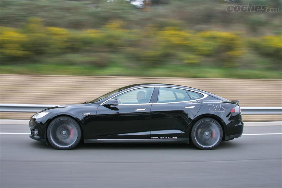 coche de tesla al espacio