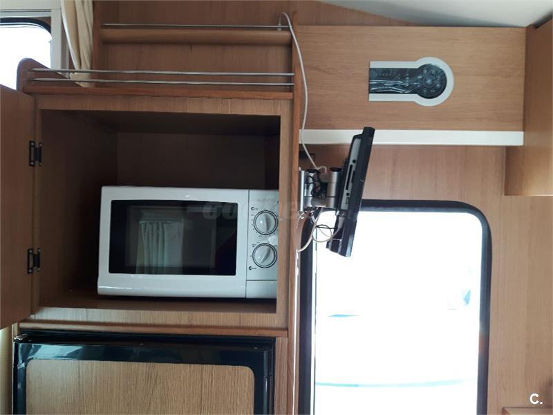 Autocaravana año 2016 de 6 plazas con garaje en Madrid 42679778