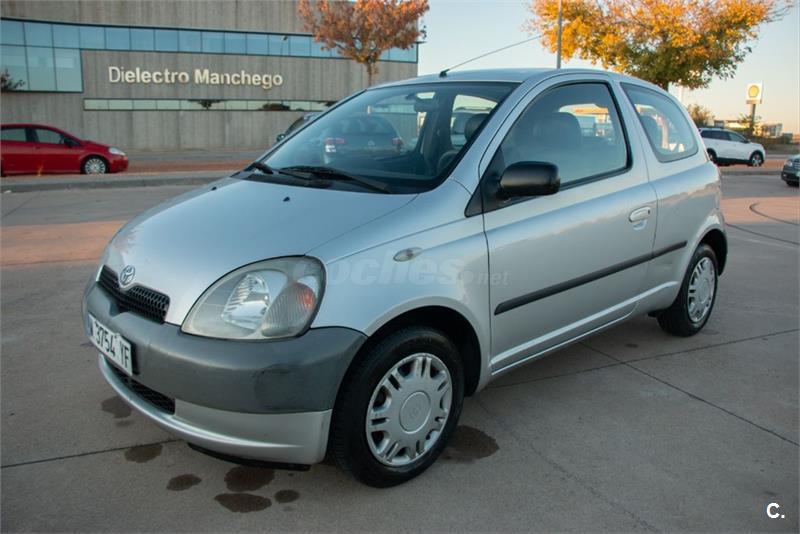 Тойота yaris 2000