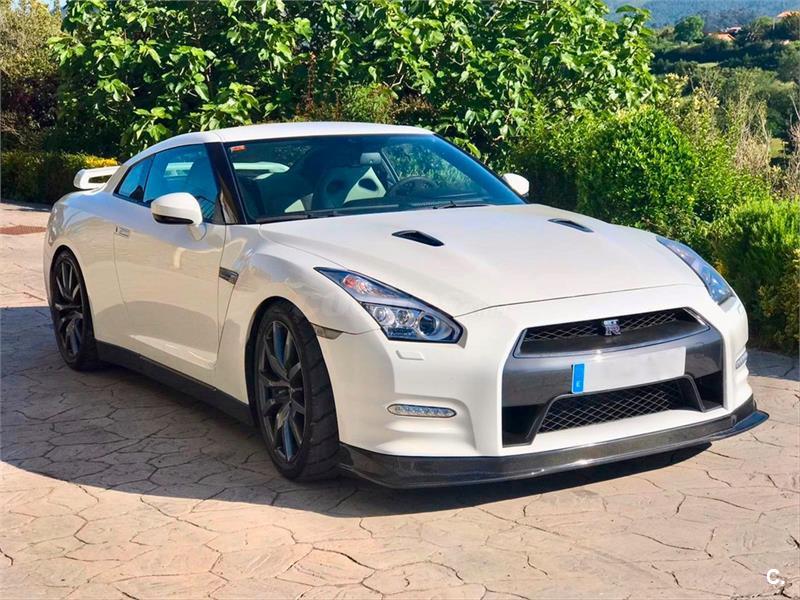 Nissan gtr 38