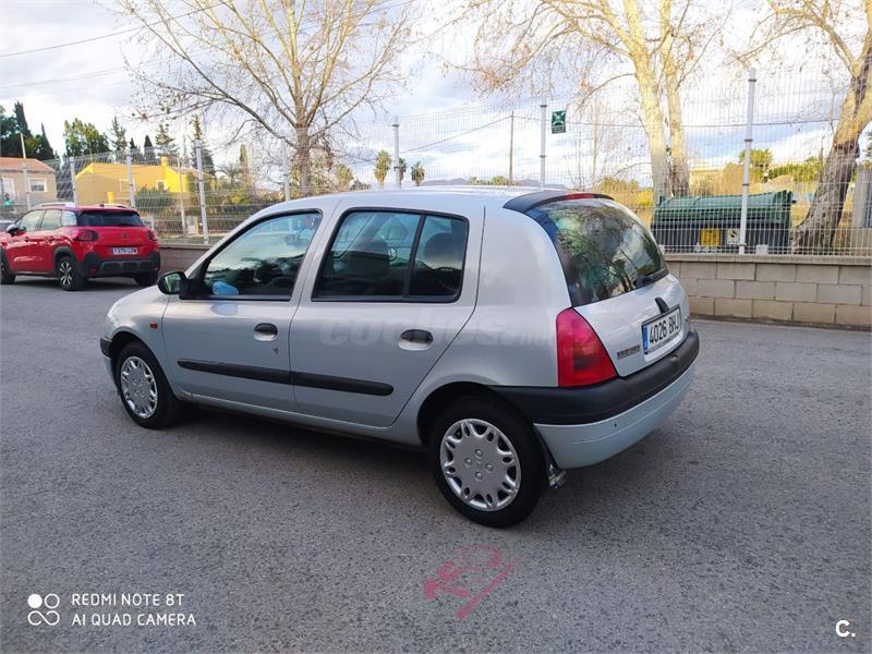 Renault clio 2001 года