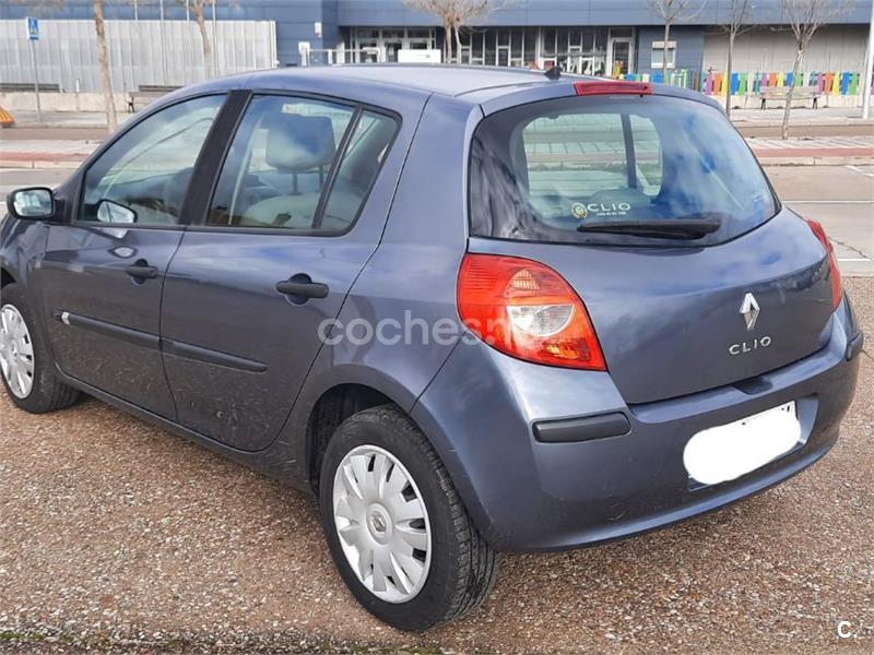 RENAULT Clio (2006) - 3000 € en Valladolid 