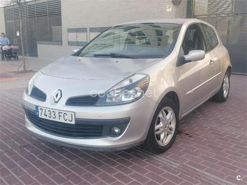 RENAULT Clio (2006) - 2499 € en Madrid 