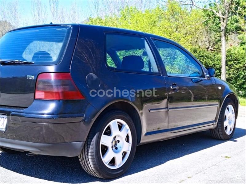 VOLKSWAGEN Golf (2000) - 2350 € en Ourense 