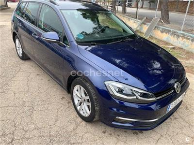 Grey VW Golf Variant LIFE used, fuel Petrol and Manual gearbox, 0 - 32.929  €