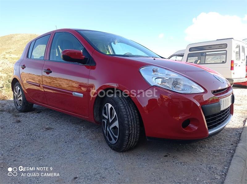 Renault Clio II 1.2 RN :: 3 photos and 63 specs 