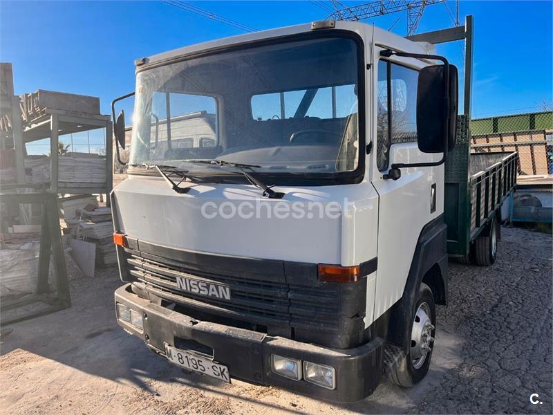 NISSAN CAMION L-35 FURGON CHASIS