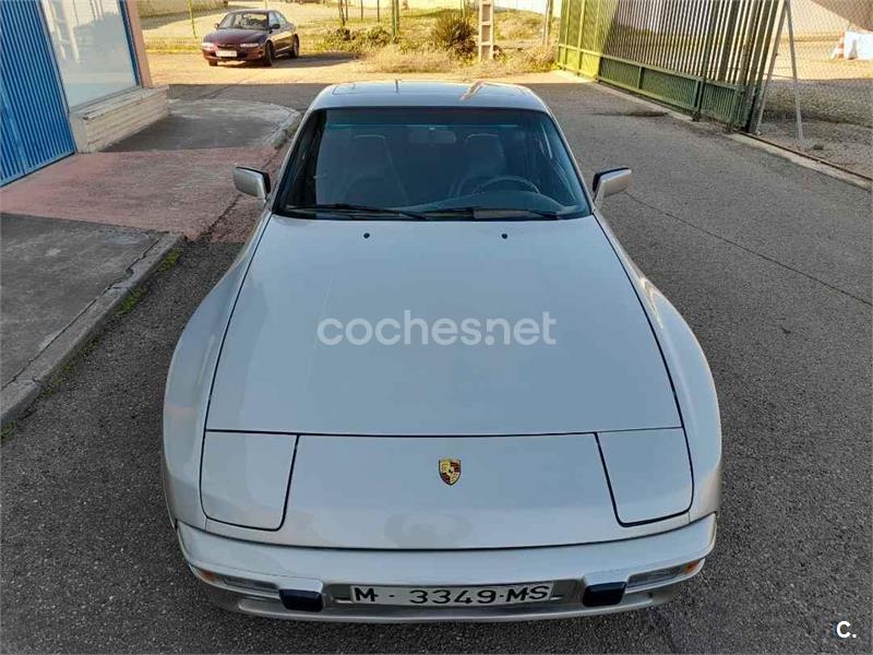 PORSCHE 944