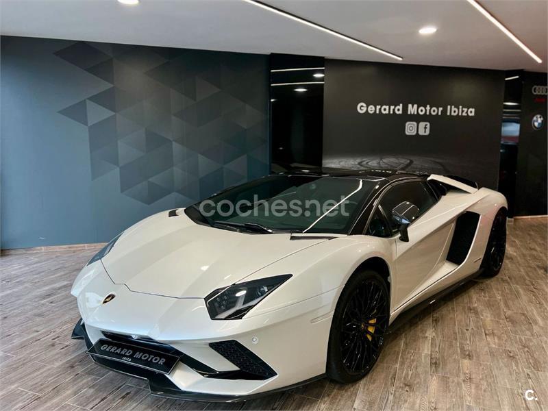 LAMBORGHINI Aventador S V12 -