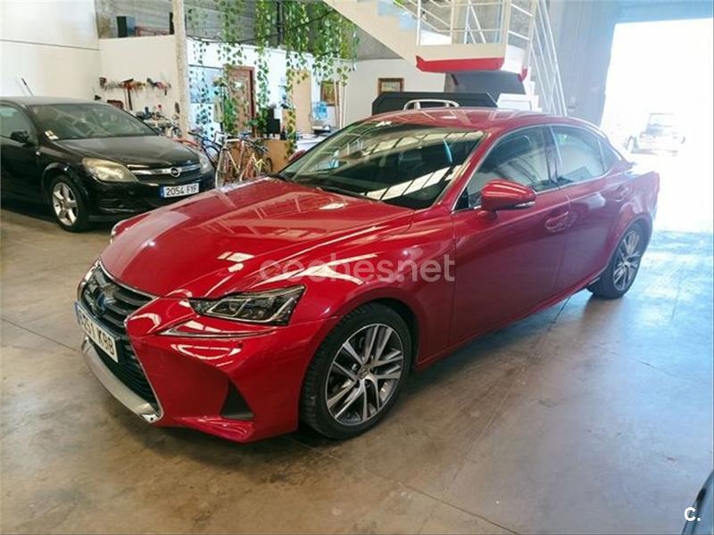 LEXUS IS 2.5 300h Executive Parking