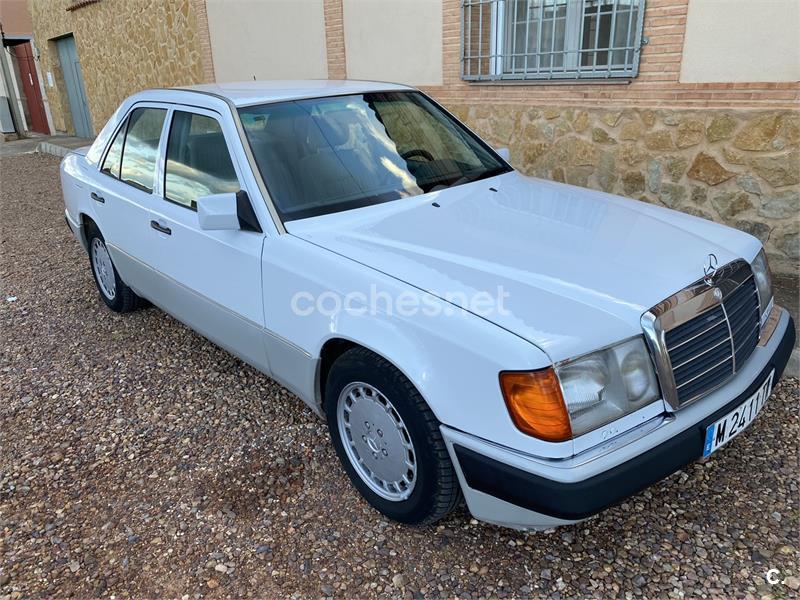 MERCEDES-BENZ 300 300SEL 4p.