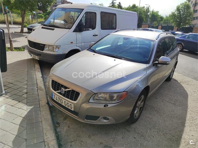 VOLVO V70 2.4D Momentum Auto