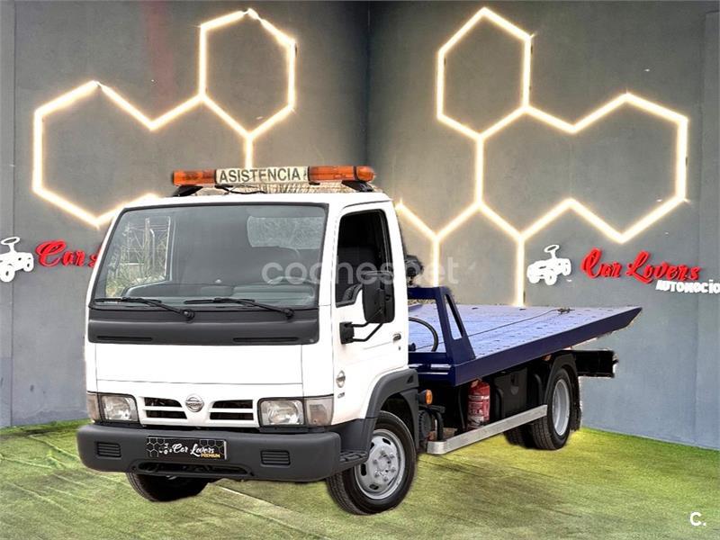 NISSAN Cabstar TL 105.321 media caja de acero 2p.