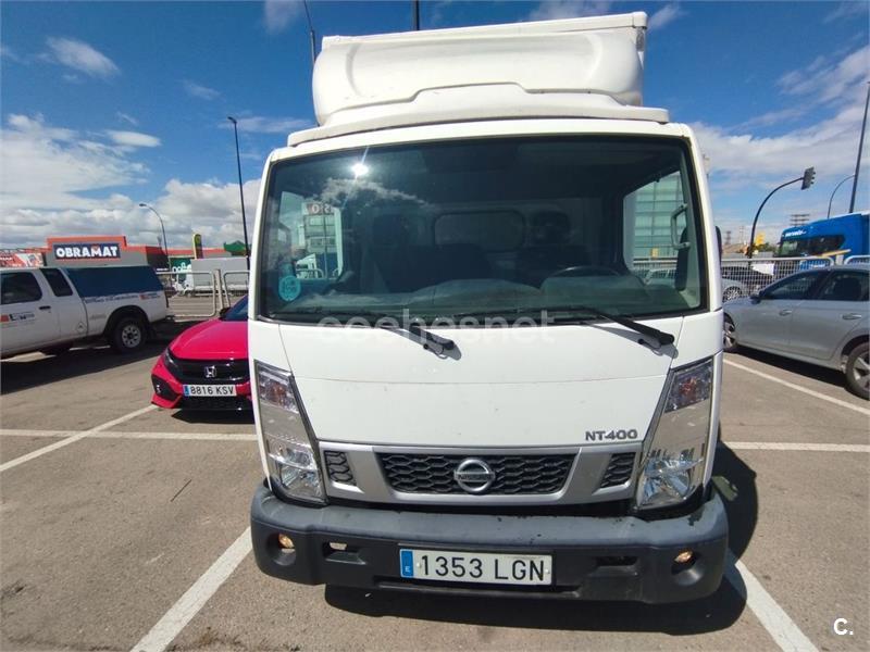 NISSAN nt400 130cv caja cerrada 4,5m doble rueda trase