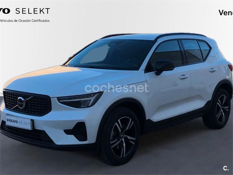 VOLVO XC40 2.0 B3 G Plus Dark Auto 5p.