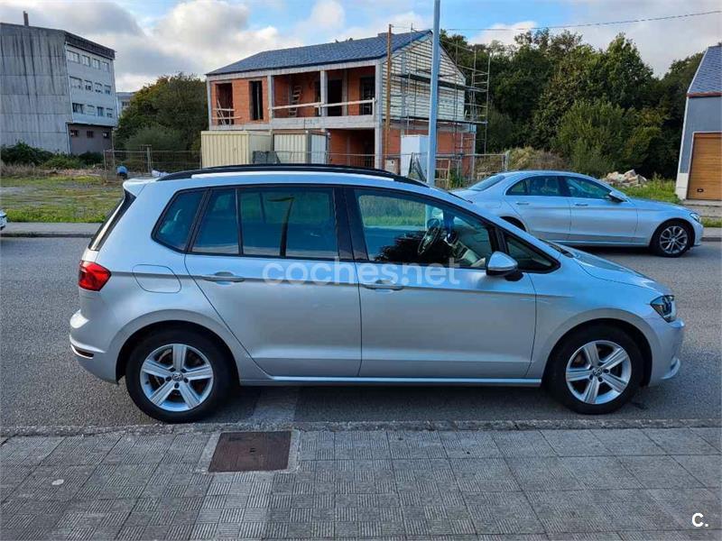 VOLKSWAGEN Golf Sportsvan