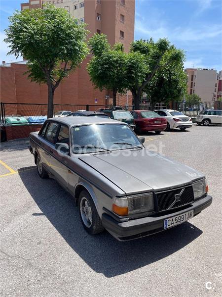 VOLVO 240