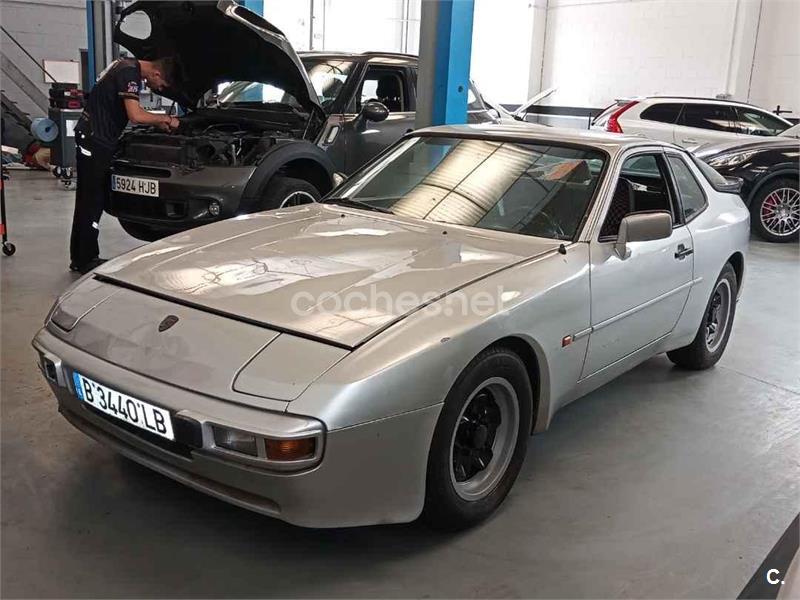 PORSCHE 944