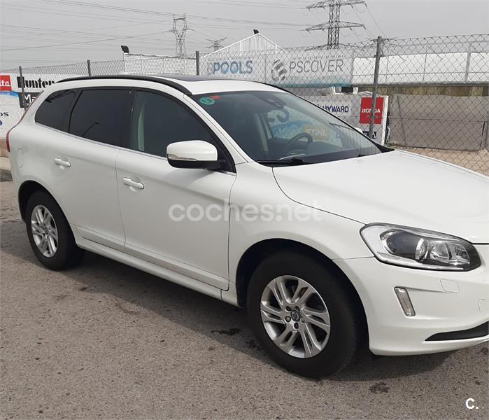 VOLVO XC60 2.4 D4 AWD Momentum Auto 5p.