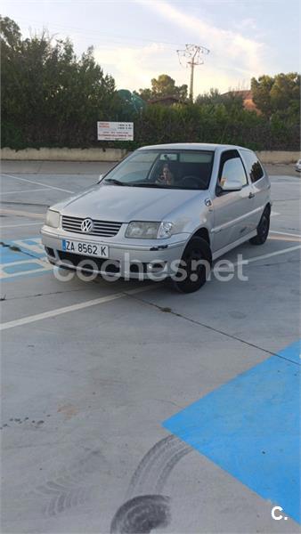 VOLKSWAGEN Polo 100 TRENDLINE