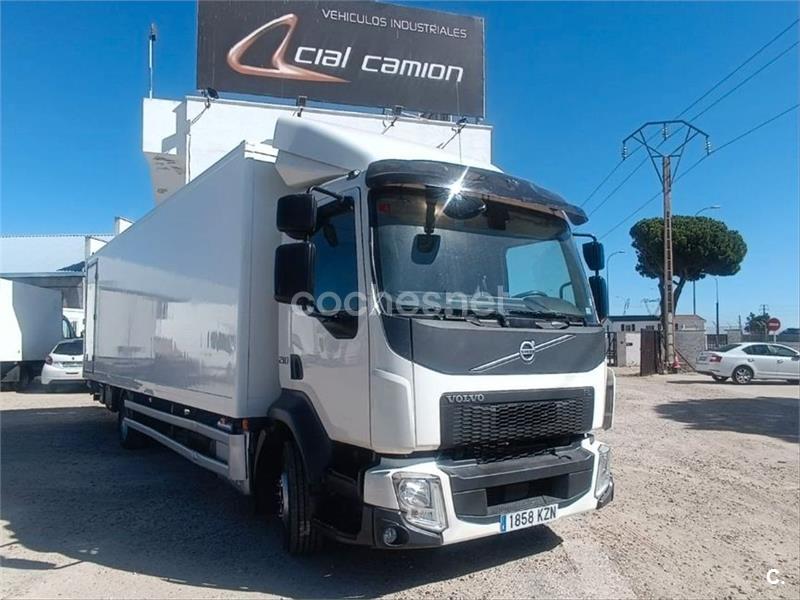 VOLVO FL12 210 FURGON CERRADO CON TRAMPILLA