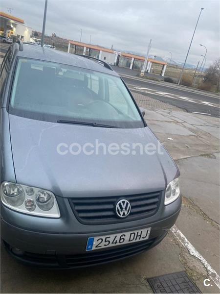 VOLKSWAGEN Touran