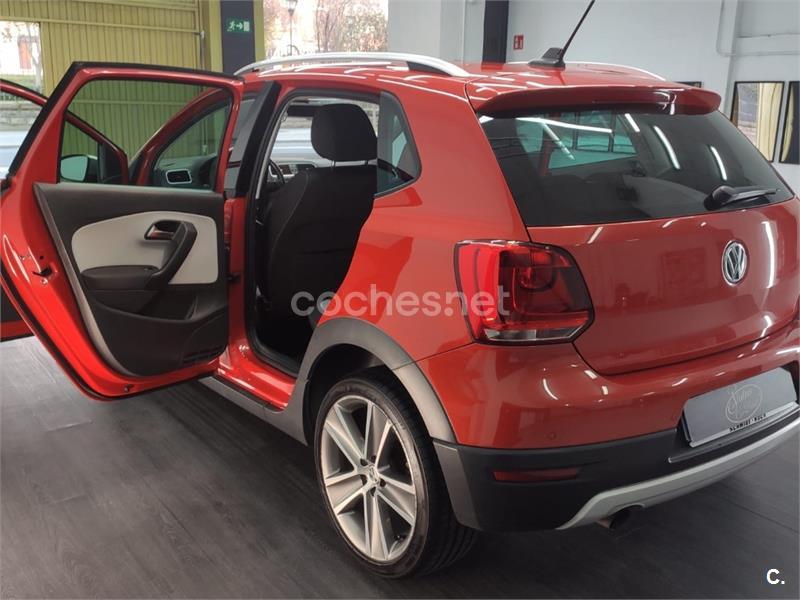 VOLKSWAGEN Polo 1.6 TDI DSG Cross