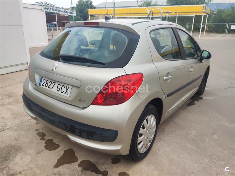 PEUGEOT 207 Confort 1.4 75 5p.