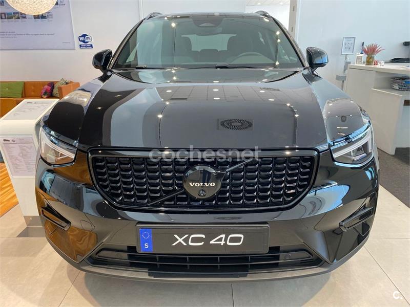 VOLVO XC40 1.5 T2 Plus Dark Auto 5p.