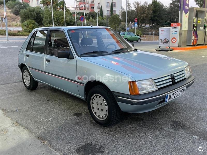 PEUGEOT 205