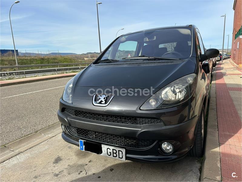 PEUGEOT 1007 1.6 HDi Sporty