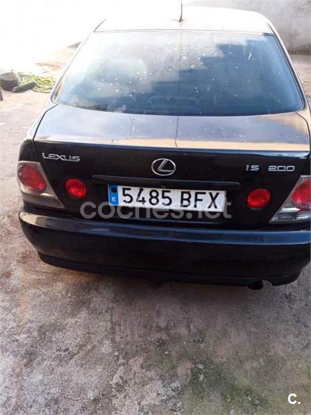 LEXUS IS200