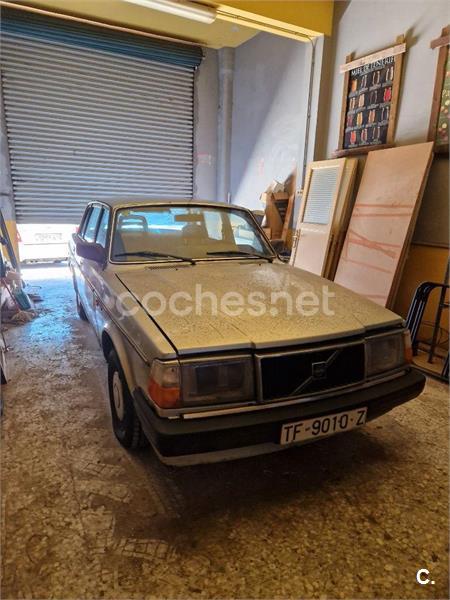 VOLVO 240