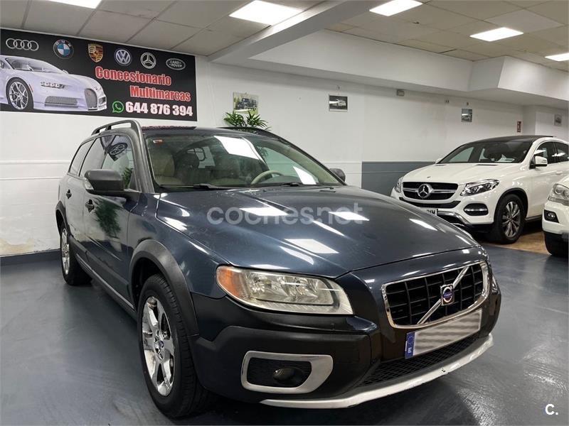 VOLVO XC70 D5 Momentum Auto 5p.