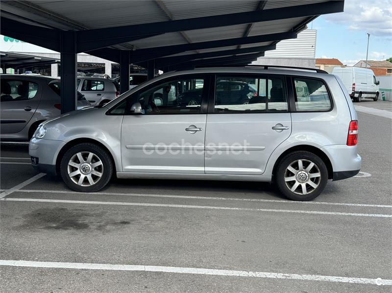 VOLKSWAGEN Touran 2.0 TDI ADVANCE 5p.