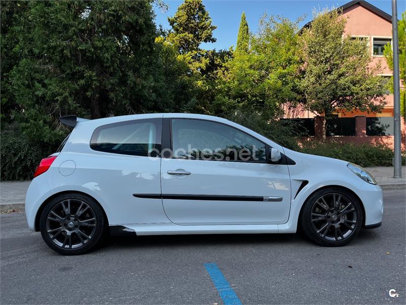 RENAULT Clio Renault Sport 2.0 16v