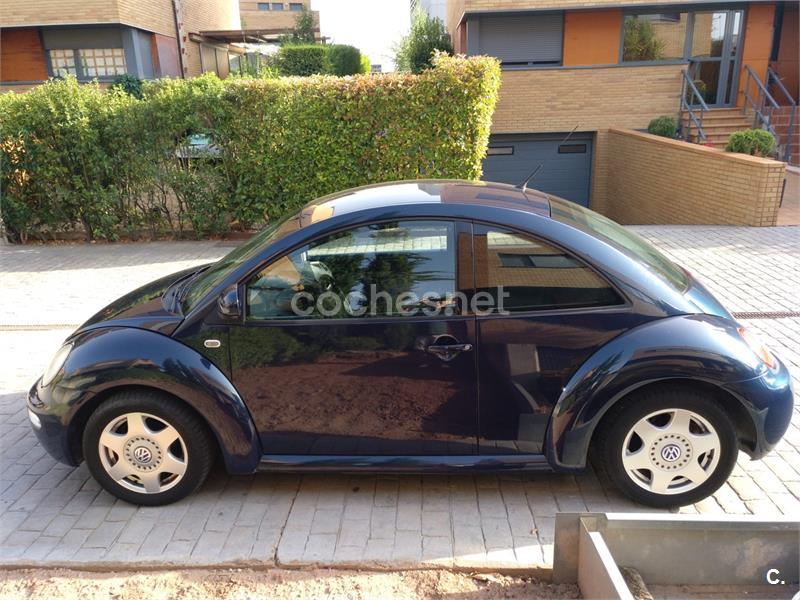 VOLKSWAGEN New Beetle 2.0