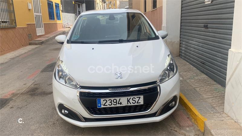 PEUGEOT 208 Signature BlueHDi