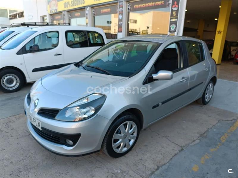 RENAULT Clio Authentique 1.2 16v