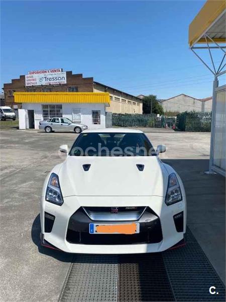 NISSAN GTR