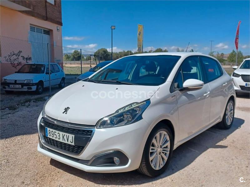 PEUGEOT 208 5P Signature PureTech 81KW 110CV EAT6 5p.