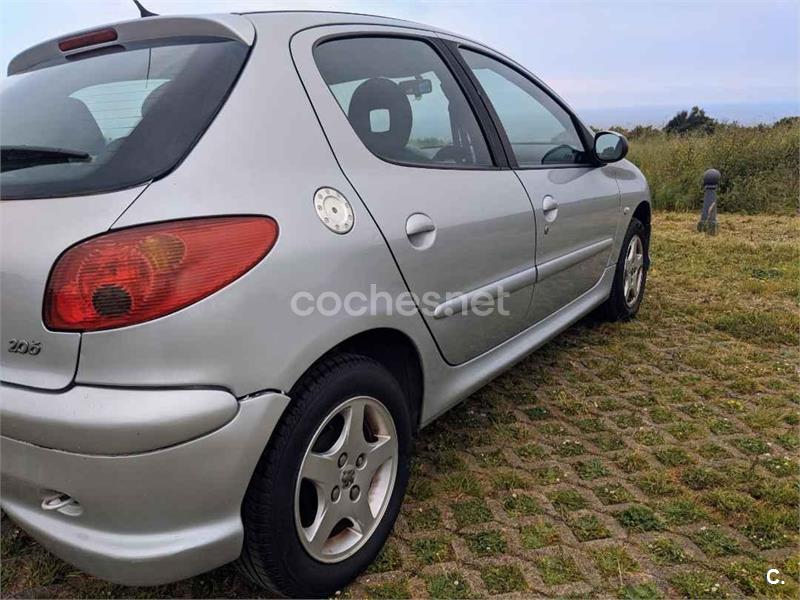 PEUGEOT 206