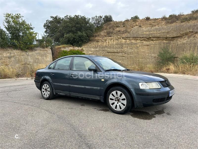 VOLKSWAGEN Passat 1.9 TDI Trendline